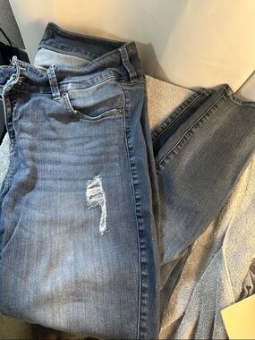 Women's Light Blue Distressed Slim Jeans